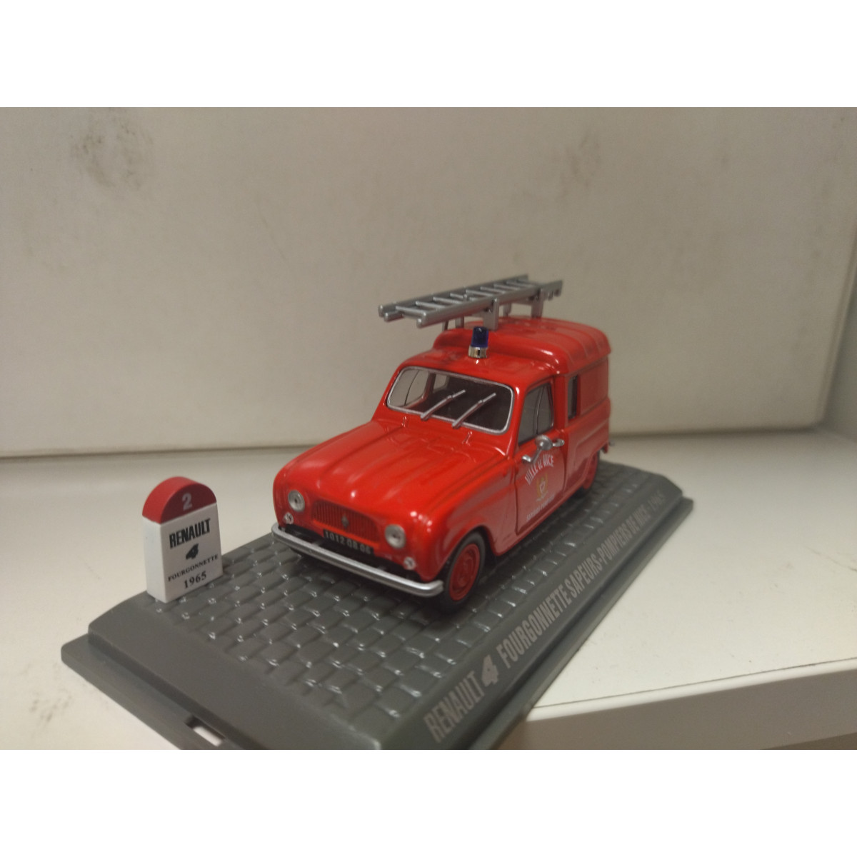UTR56 UTILITAIRES RENAULT 1/43 R4 Fourgonnette assistance Saviem – Jumajo