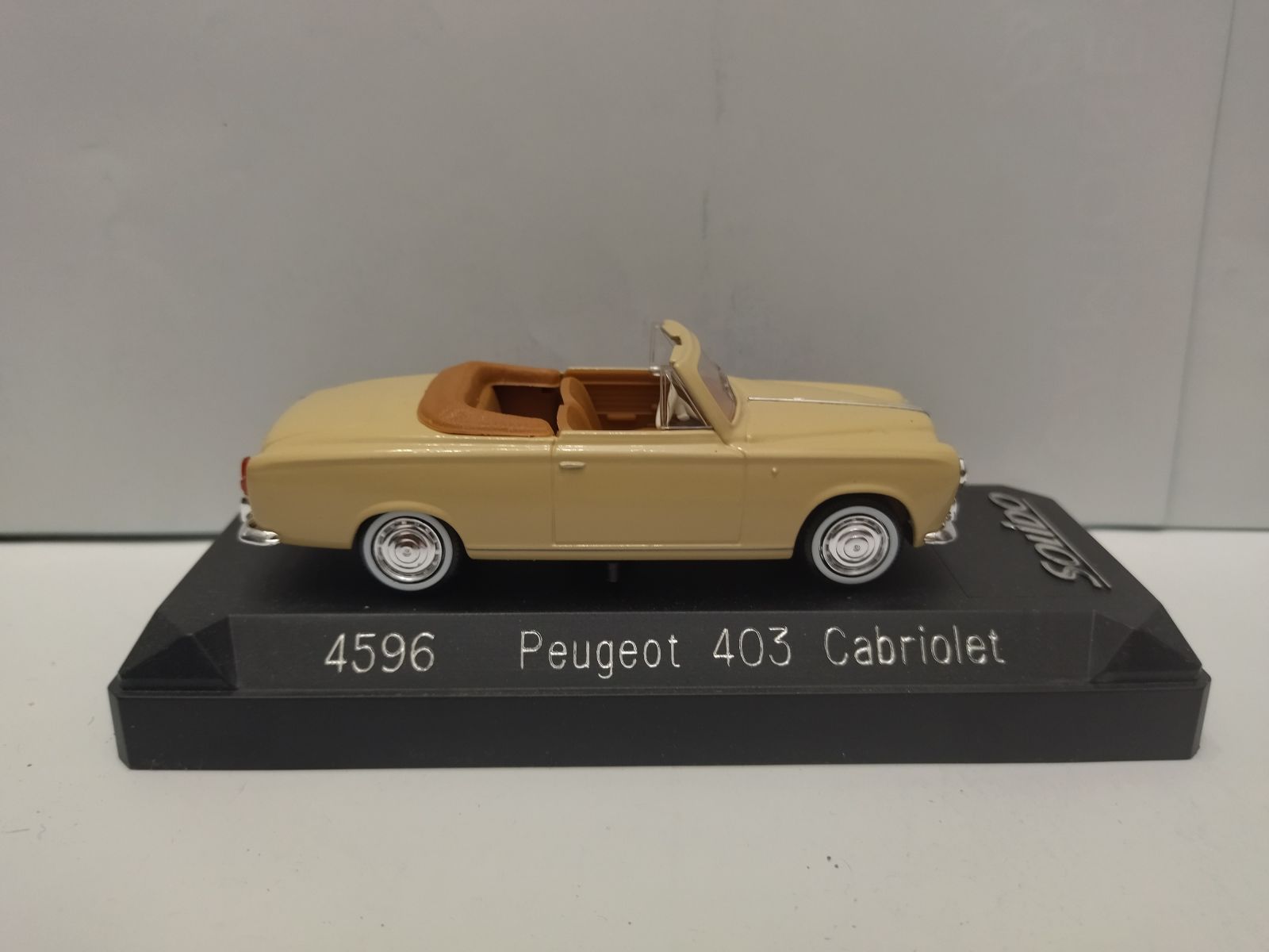 Peugeot 403 Cabriolet 1/43e - Série 100