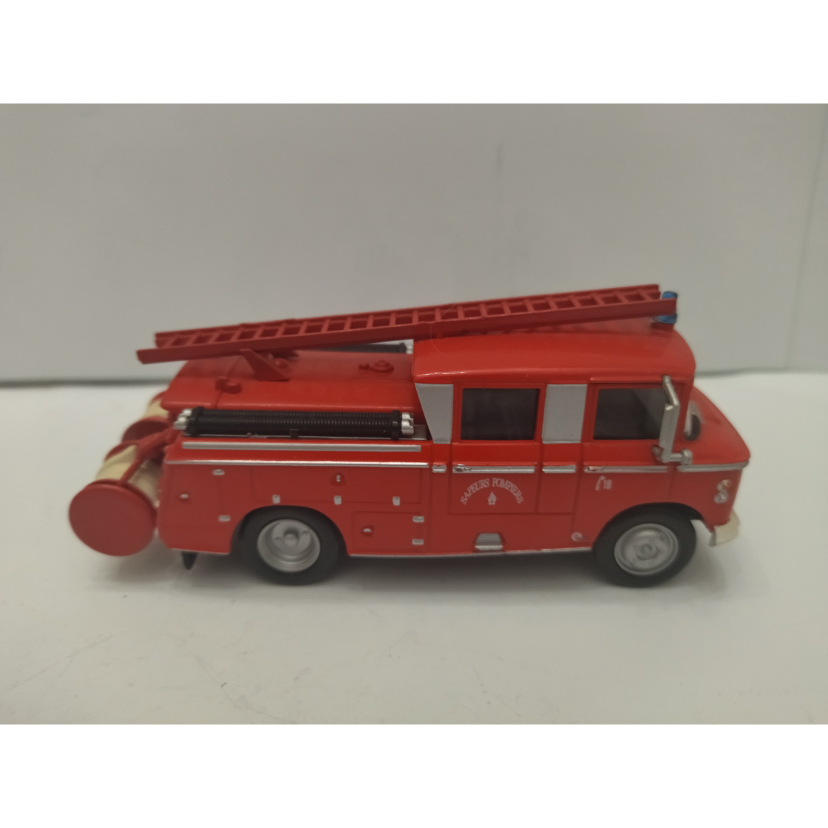 Voiture miniature 2 CV Citroën à retro friction par WELLY - Label Emmaüs