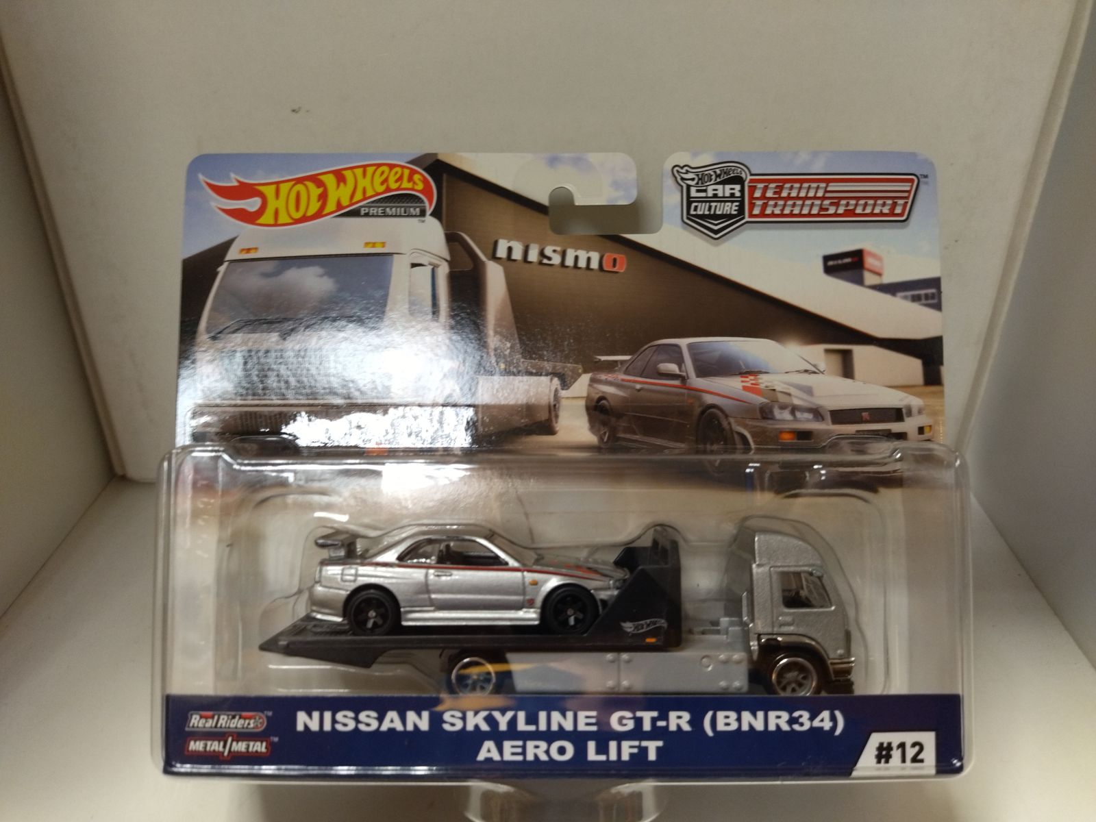 NISSAN SKYLINE GT-R BNR34 + AERO LIFT TEAM TRANSPORT n12 1:64 HOT