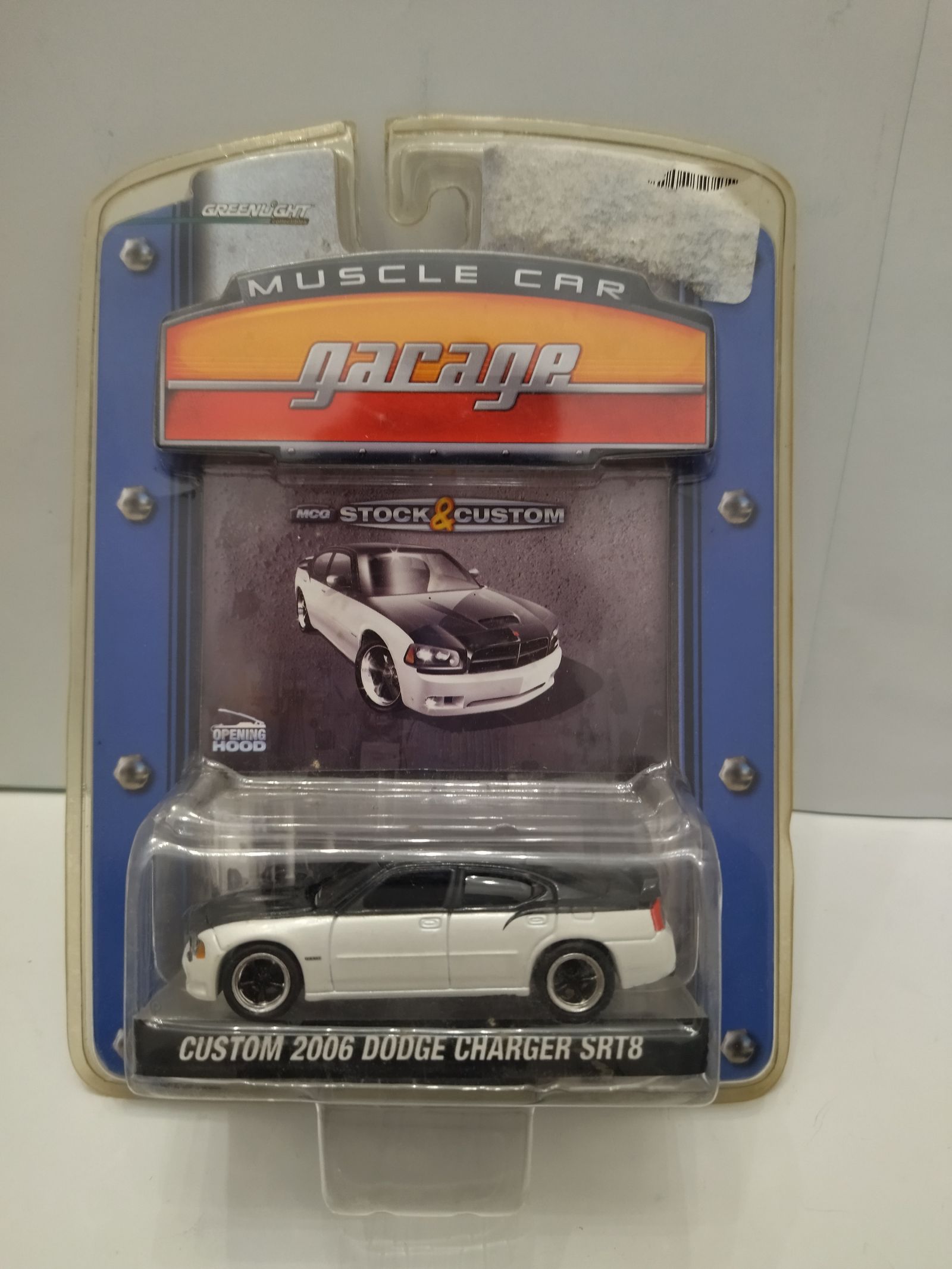DODGE CHARGER 2006 SRT8 CUSTOM MUSCLE CAR GARAGE 1:64 GREENLIGHT