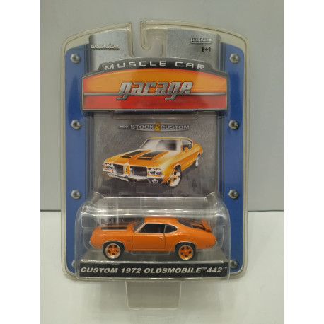 OLDSMOBILE 442 1972 CUSTOM MUSCLE GARAGE 1:64 GREENLIGHT