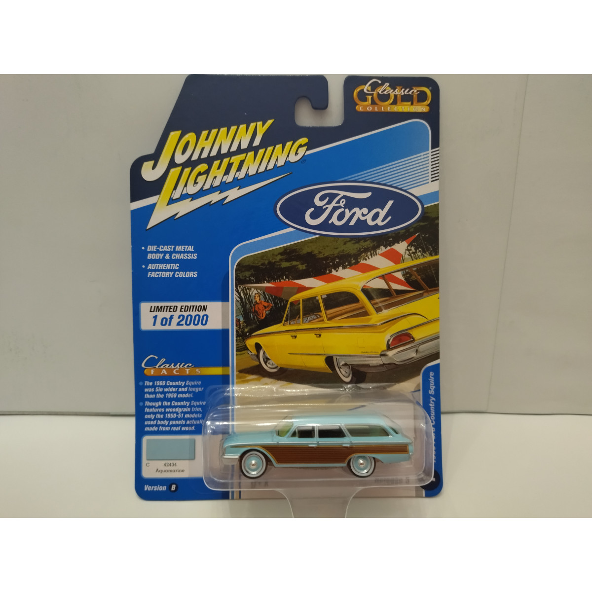 FORD COUNTRY SQUIRE 1960 AQUAMARINE CLASSIC GOLD 164 JOHNNY LIGHTNING