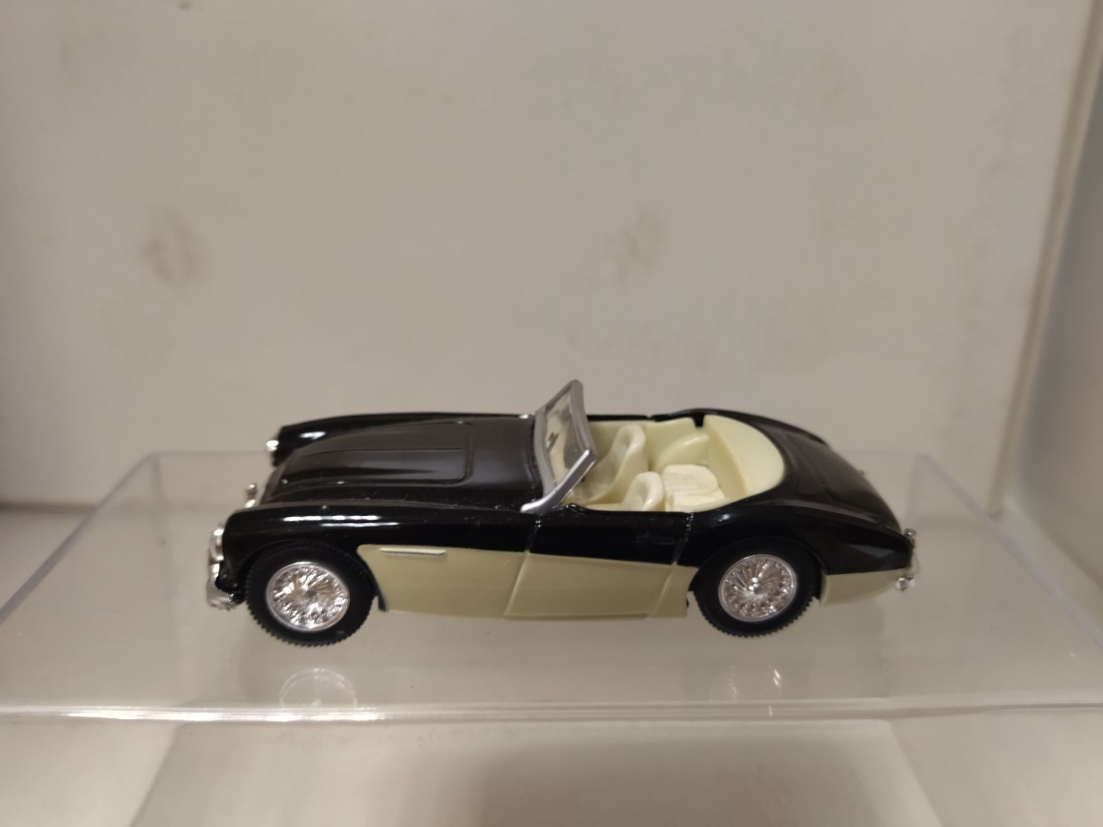 Miniature Corgi 1:43 – Austin Healey 3000 Mk1 – Noir/Crème – Diecast – Occasion