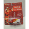 INTERNATIONAL BEVERAGE TRUCK COCA-COLA HOLIDAY 1:64 JOHNNY LIGHTNING
