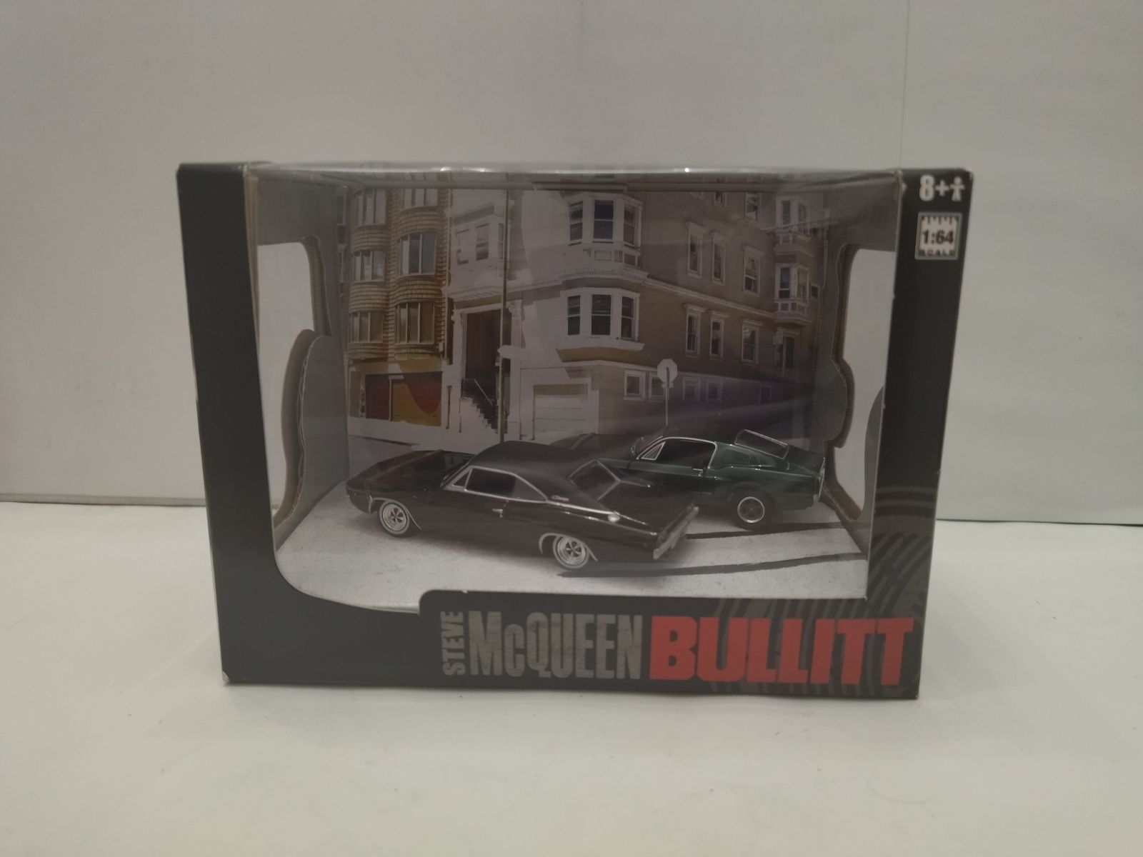 FORD MUSTANG 1968 GT & DODGE CHARGER BULLITT DIORAMA 1:64