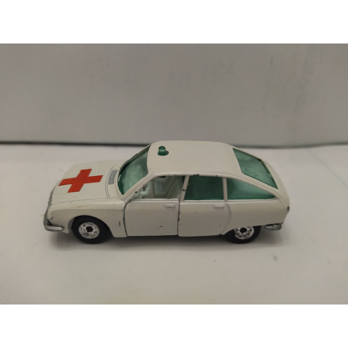 〈GUISVAL〉ルノー12 TS Cruz-Roja Ambulancia Guisval No.12 Renault 12 TS Red Cross Ambulance - Cruz Roja