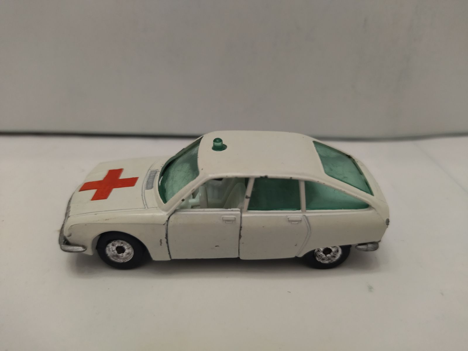〈GUISVAL〉ルノー12 TS Cruz-Roja Ambulancia coche guisval ambulancia de la cruz roja renaul - Buy Model