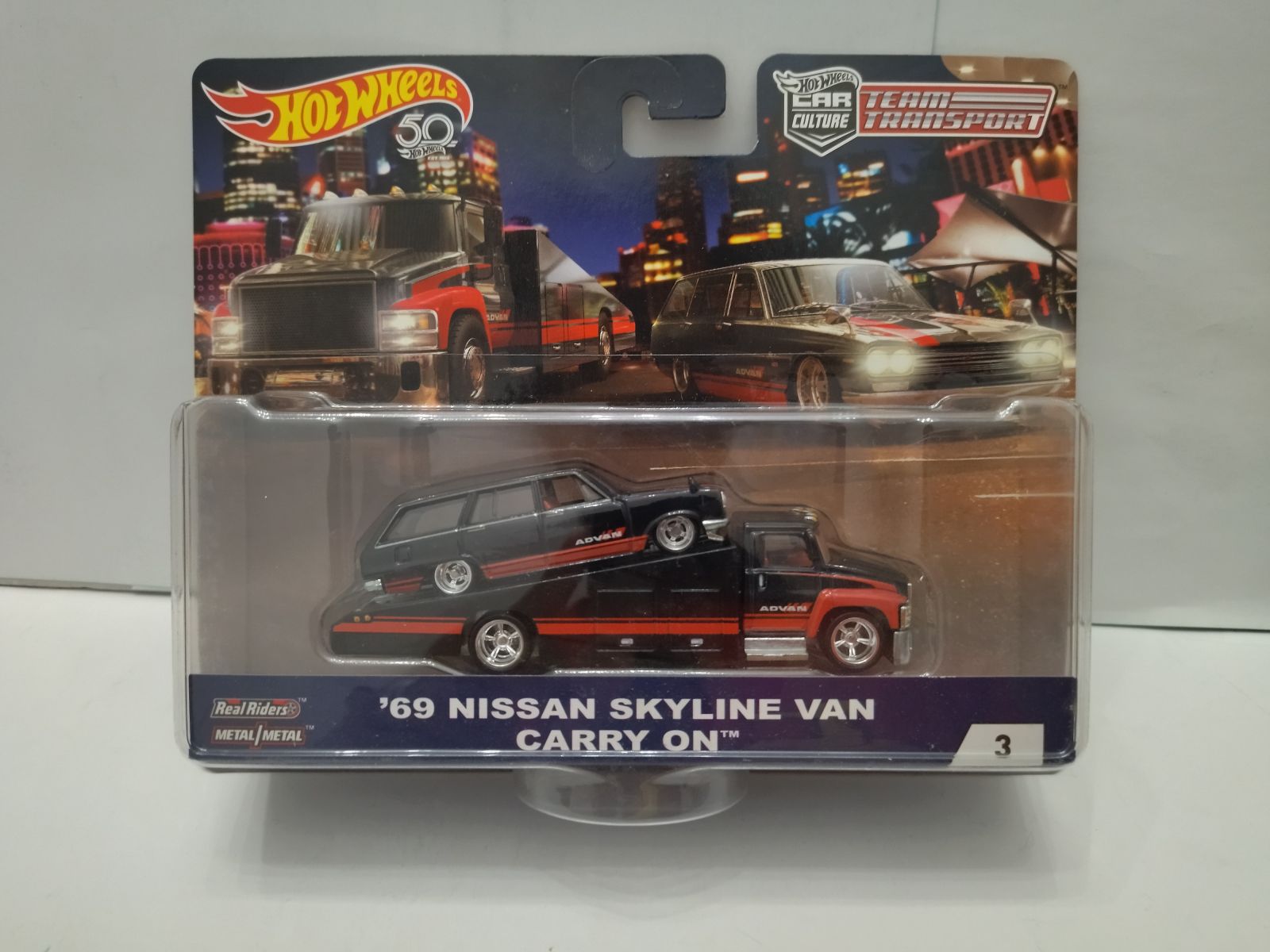 NISSAN SKYLINE 1969 VAN + CARRY ON TEAM TRANSPORT n3 1:64 HOT