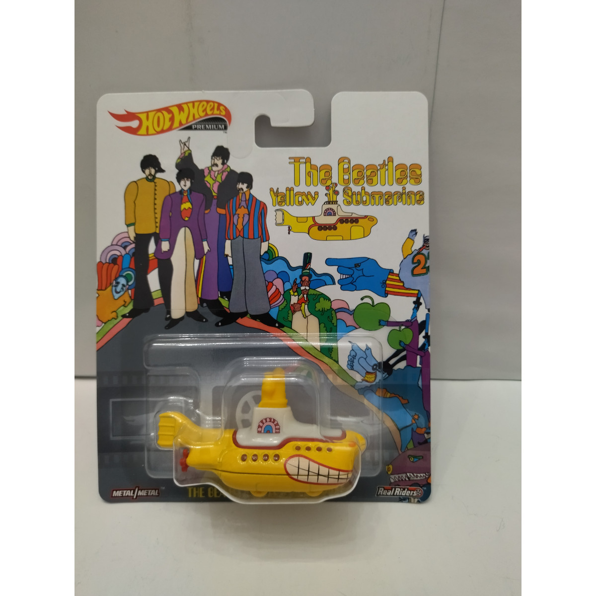 THE BEATLES YELLOW SUBMARINE (WHITE) 164 HOT WHEELS PREMIUM BCN STOCK CARS