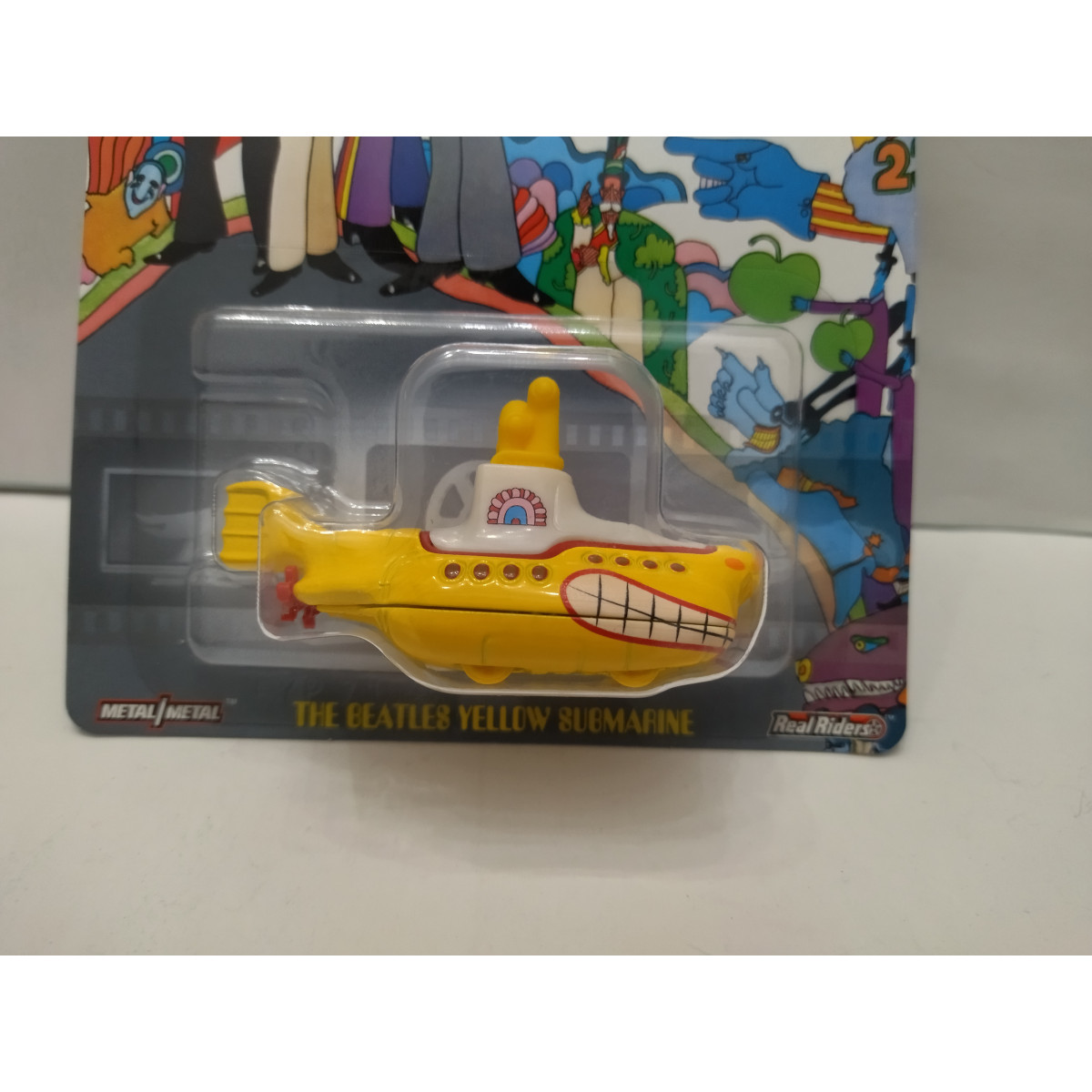 THE BEATLES YELLOW SUBMARINE (WHITE) 164 HOT WHEELS PREMIUM BCN STOCK CARS