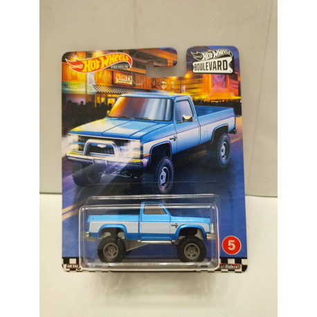 CHEVROLET SILVERADO 1983 4X4 5 BOULEVARD 1:64 HOT WHEELS PREMIUM