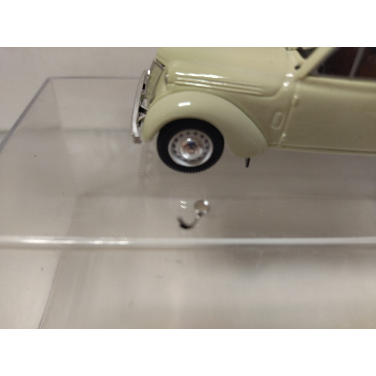 RENAULT JUVAQUATRE DU boulenger , Eligor 1/43 , boite & vitrine EUR 15