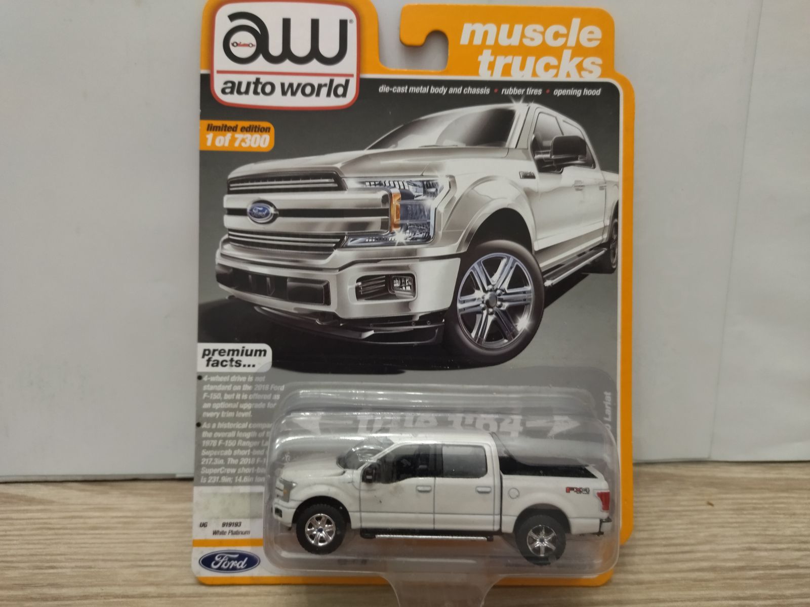 FORD F-150 2018 LARIAT FX4 WHITE 1:64 AUTO WORLD - BCN STOCK CARS