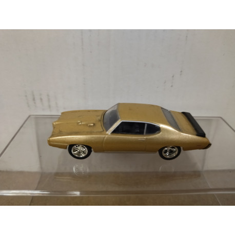 PONTIAC GTO 1969 HARDTOP GOLD METALLIC 1:64 M2 MACHINES NO BOX
