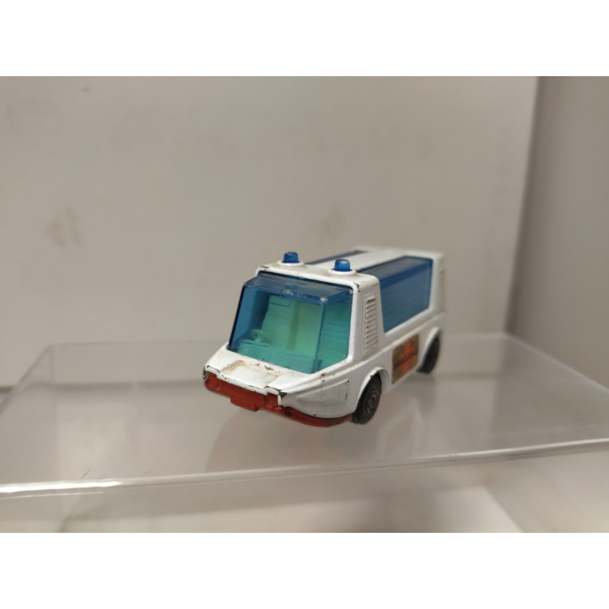 Miniature Ambulance Stretcha Fetcha – Mini MIRA – Échelle 1:64 – Copie Matchbox – 17 Ans+
