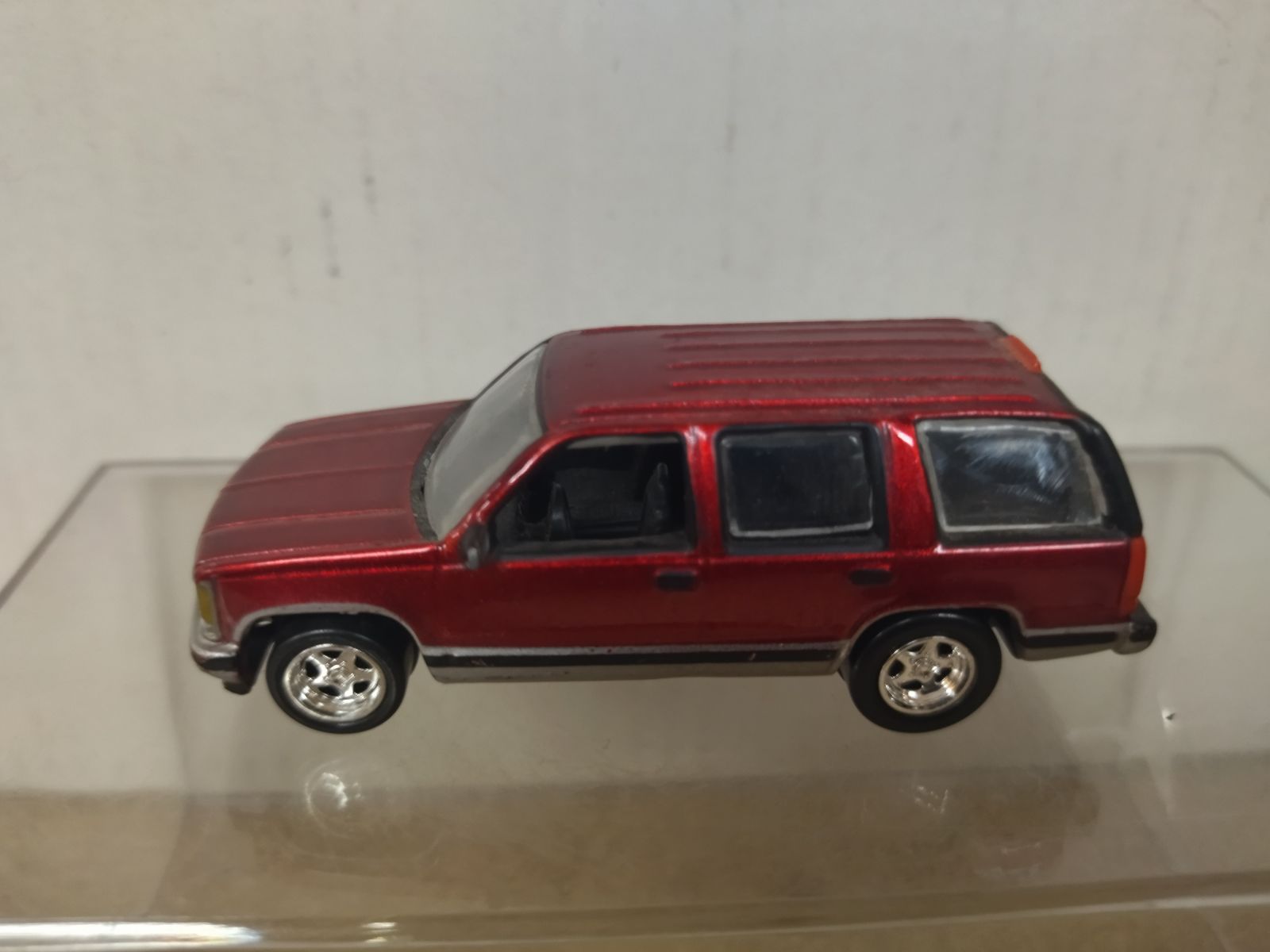 CHEVROLET TAHOE 1997 RED apx 1:64 JOHNNY LIGHTNING NO BOX - BCN