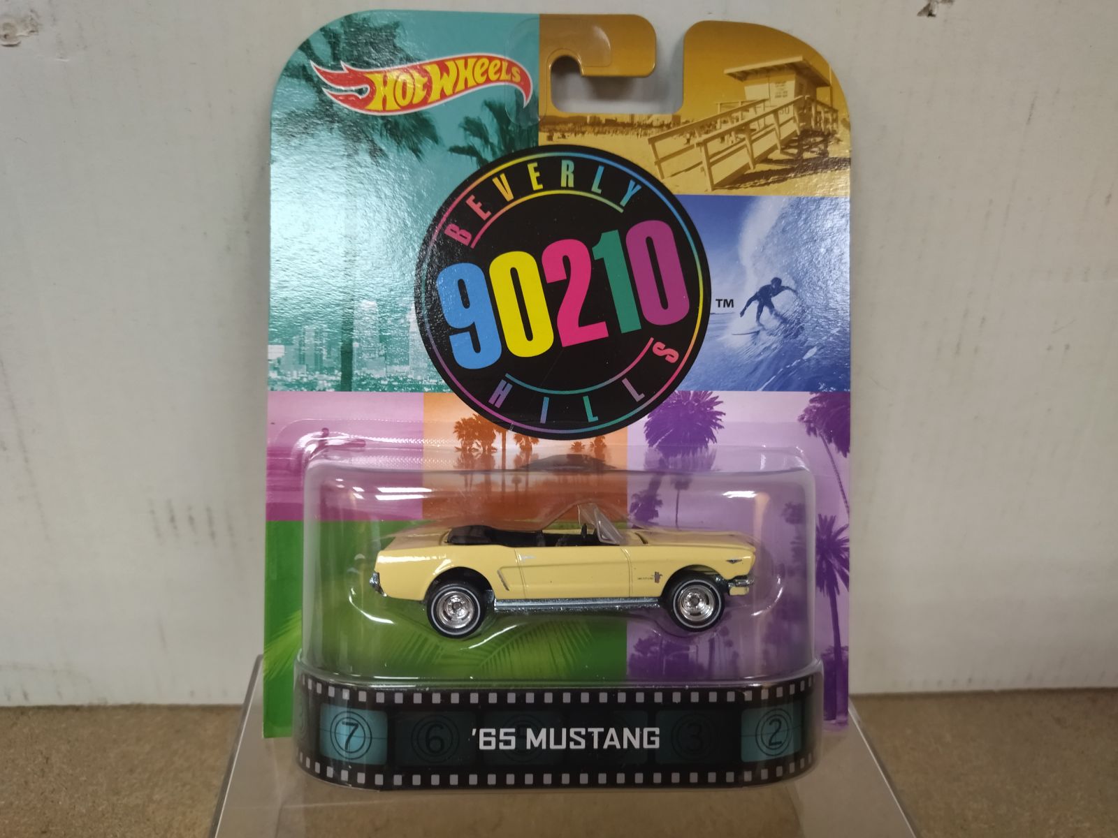 FORD MUSTANG 1965 CONVERTIBLE BEVERLY HILLS 90210 1:64 HOT WHEELS