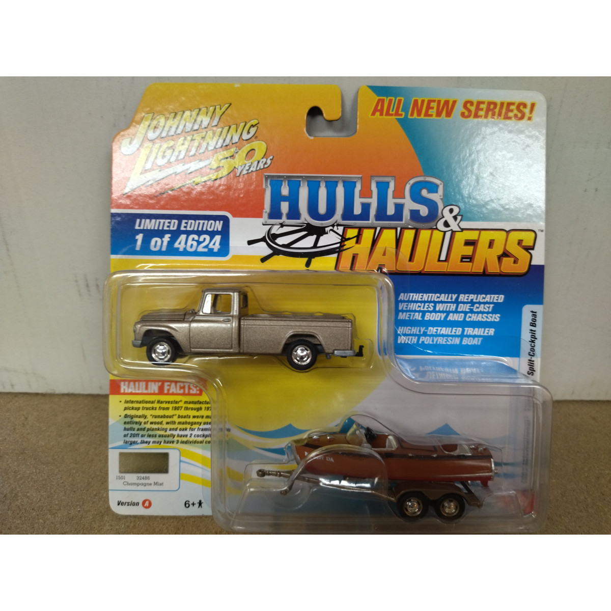 INTERNATIONAL 1200 1965 CHAMPAGNE W/SPLIT-COCKPIT BOAT 1:64 JOHNNY ...