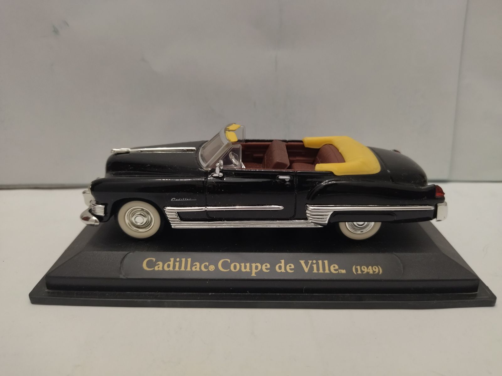 CADILLAC COUPE DEVILLE 1949 CABRIOLET BLACK 1:43 ROAD SIGNATURE 