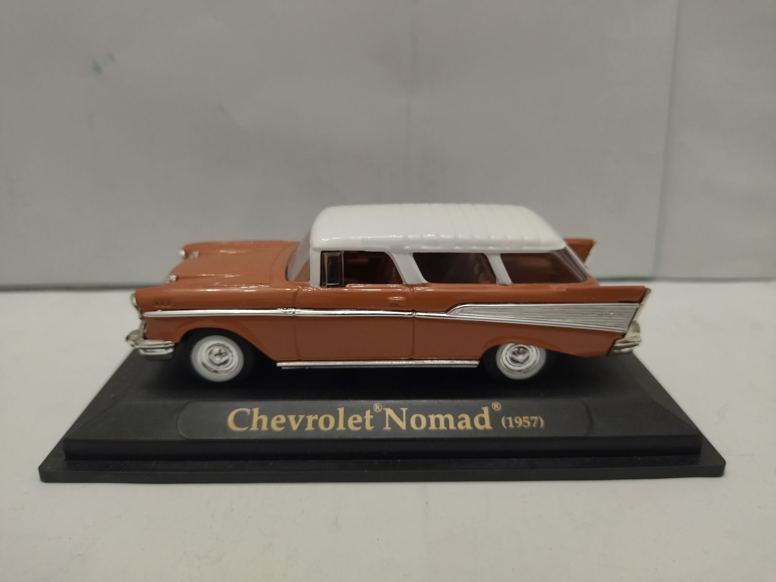 chevrolet-nomad-1957-143-road-