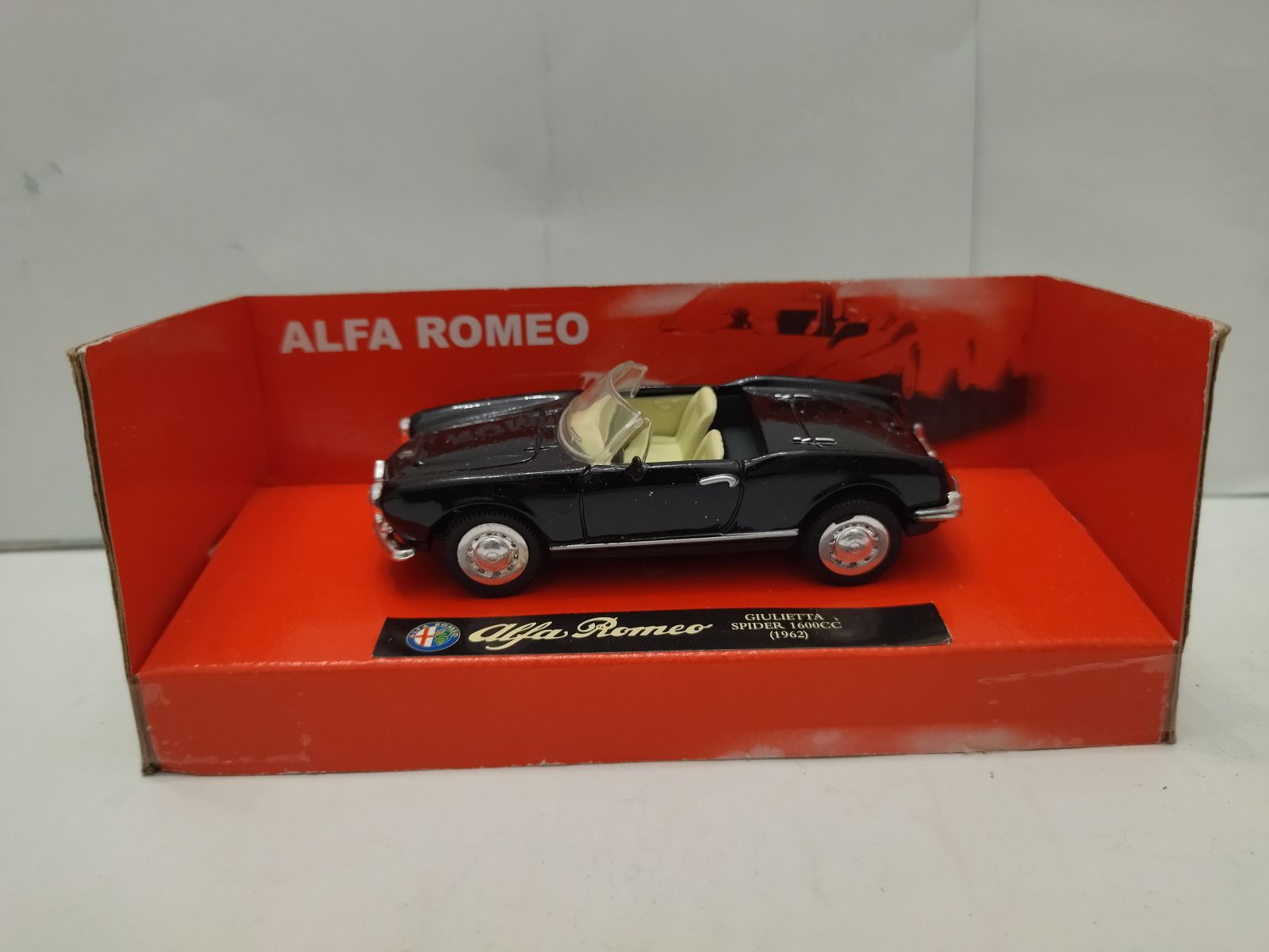 ALFA ROMEO GIULIETTA 1962 SPIDER 1600CC BLACK 1:43 NEW RAY