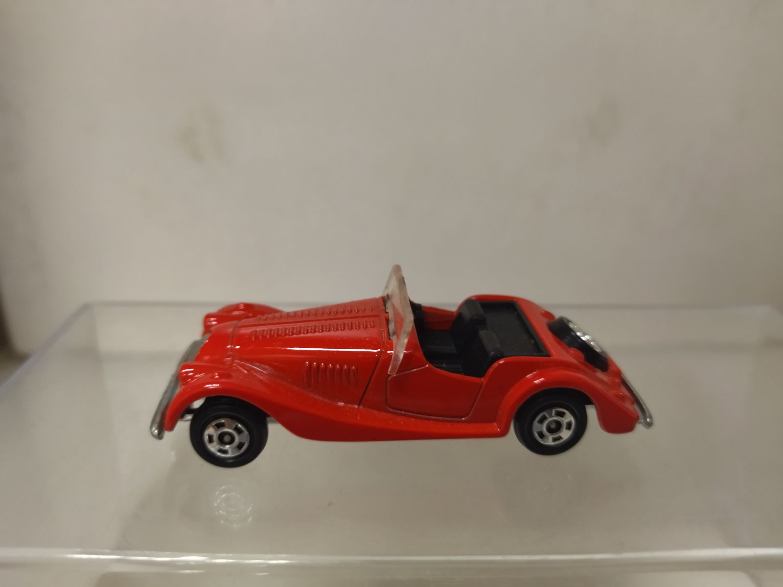 MORGAN PLUS 8 ROADSTER RED 1:57/apx 1:64 TOMICA F26 VINTAGE - BCN