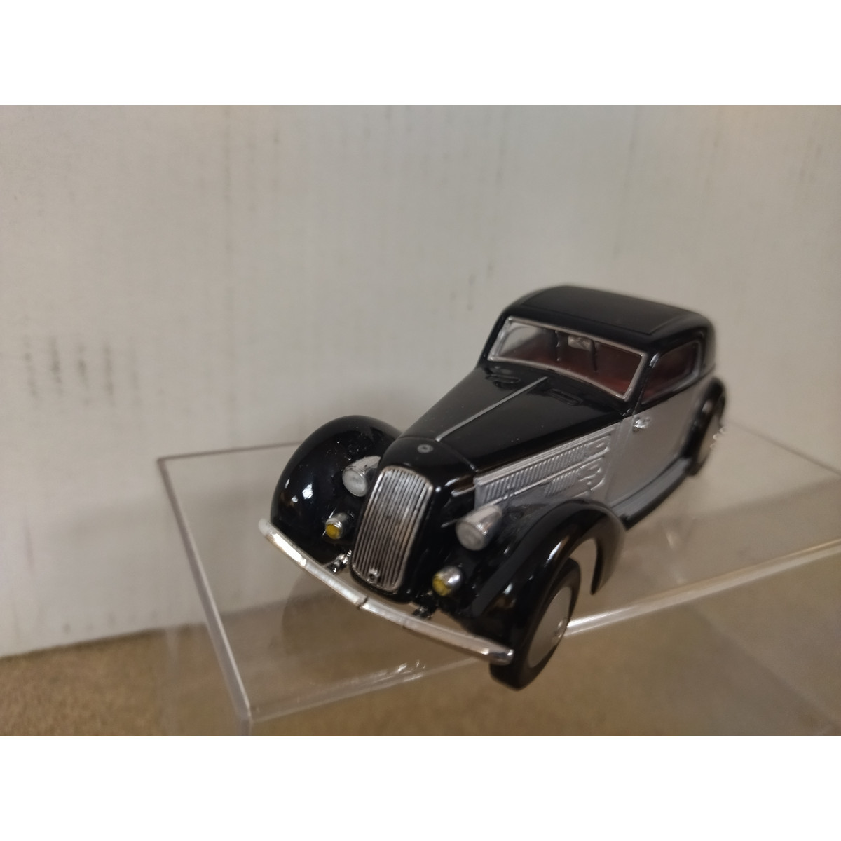 LANCIA ASTURA 1935 SILVER & BLACK 1:43 SOLIDO 4169 NO BOX