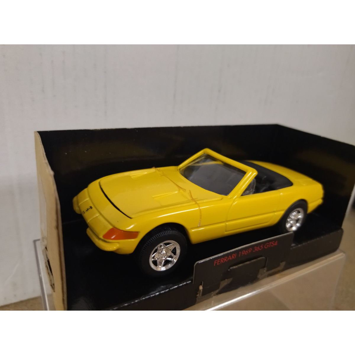 FERRARI 365 GTS4 1969 CONVERTIBLE YELLOW CLASSICO SHELL 138 MAISTO