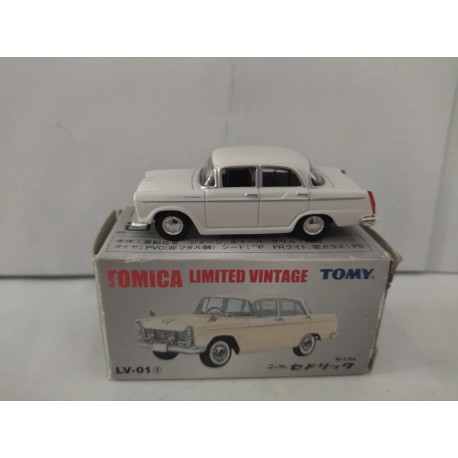 NISSAN CEDRIC WHITE 1:64 TOMICA LTD VINTAGE LV-01f