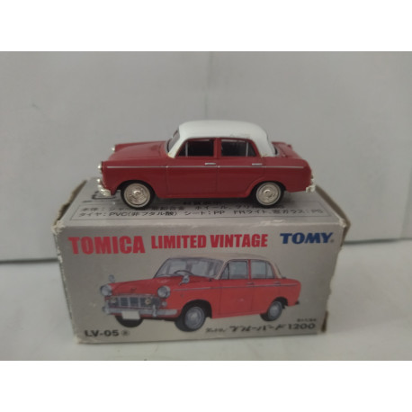 LV-005 A DATSUN BLUEBIRD 1200 EN COLOR ROJO, TOMICA LTD. VINTAGE , 1/64