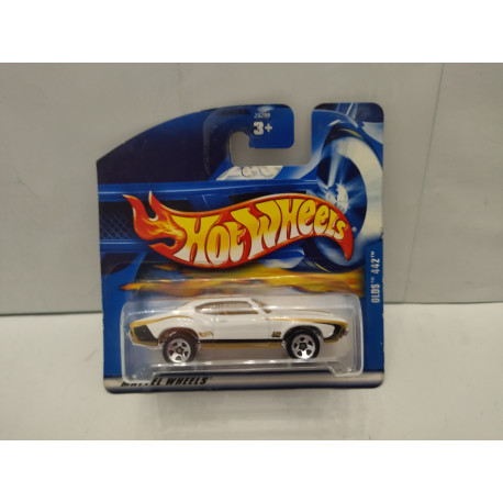 OLDSMOBILE 442 WHITE & GOLD 1:64 HOT WHEELS