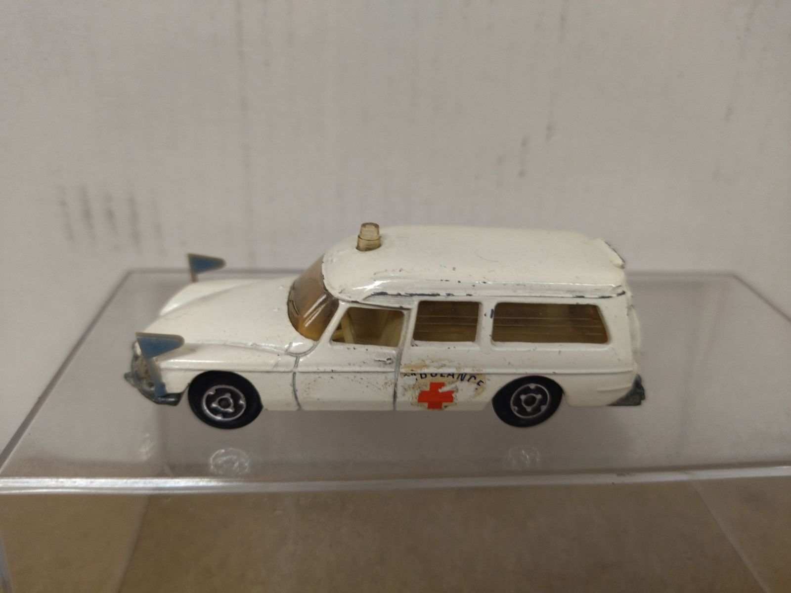 Miniature Majorette Citroën DS21 Ambulance - Réf. 206 échelle 1/65 - Pour Pièces