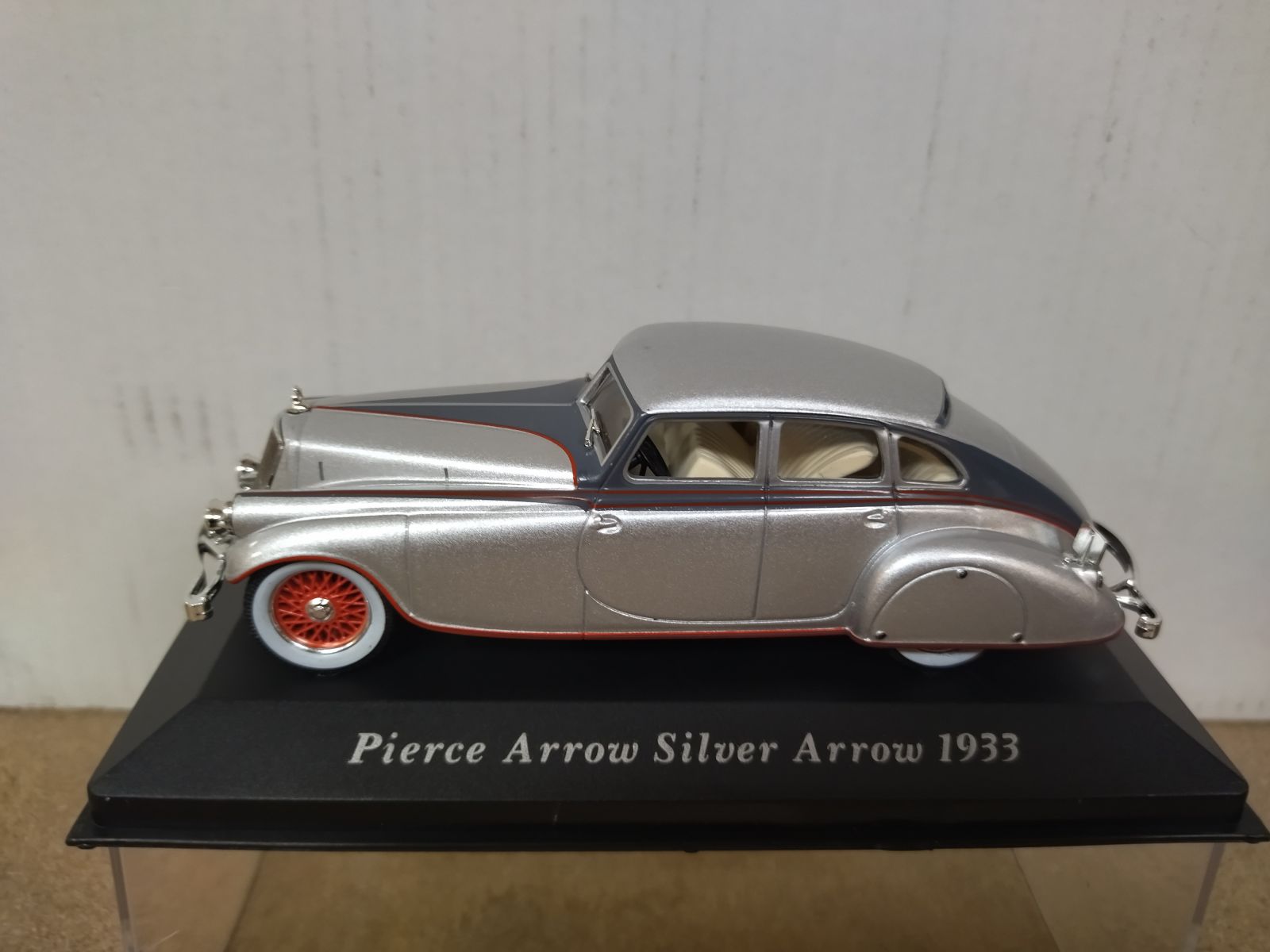 PIERCE ARROW SILVER ARROW 1933 CLASSIC CARS 1:43 ALTAYA IXO - BCN 