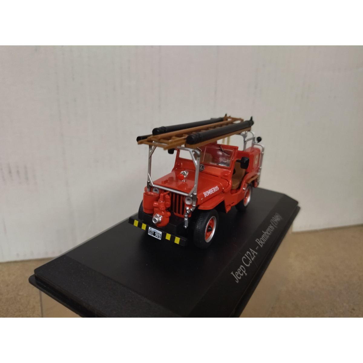 Ixo 1:43 Federal 45M SZM Année de construction 1946 bleu / blanc TR205