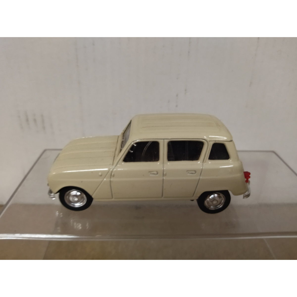 Miniatuur RENAULT 4 CLAN ROOD 1/43