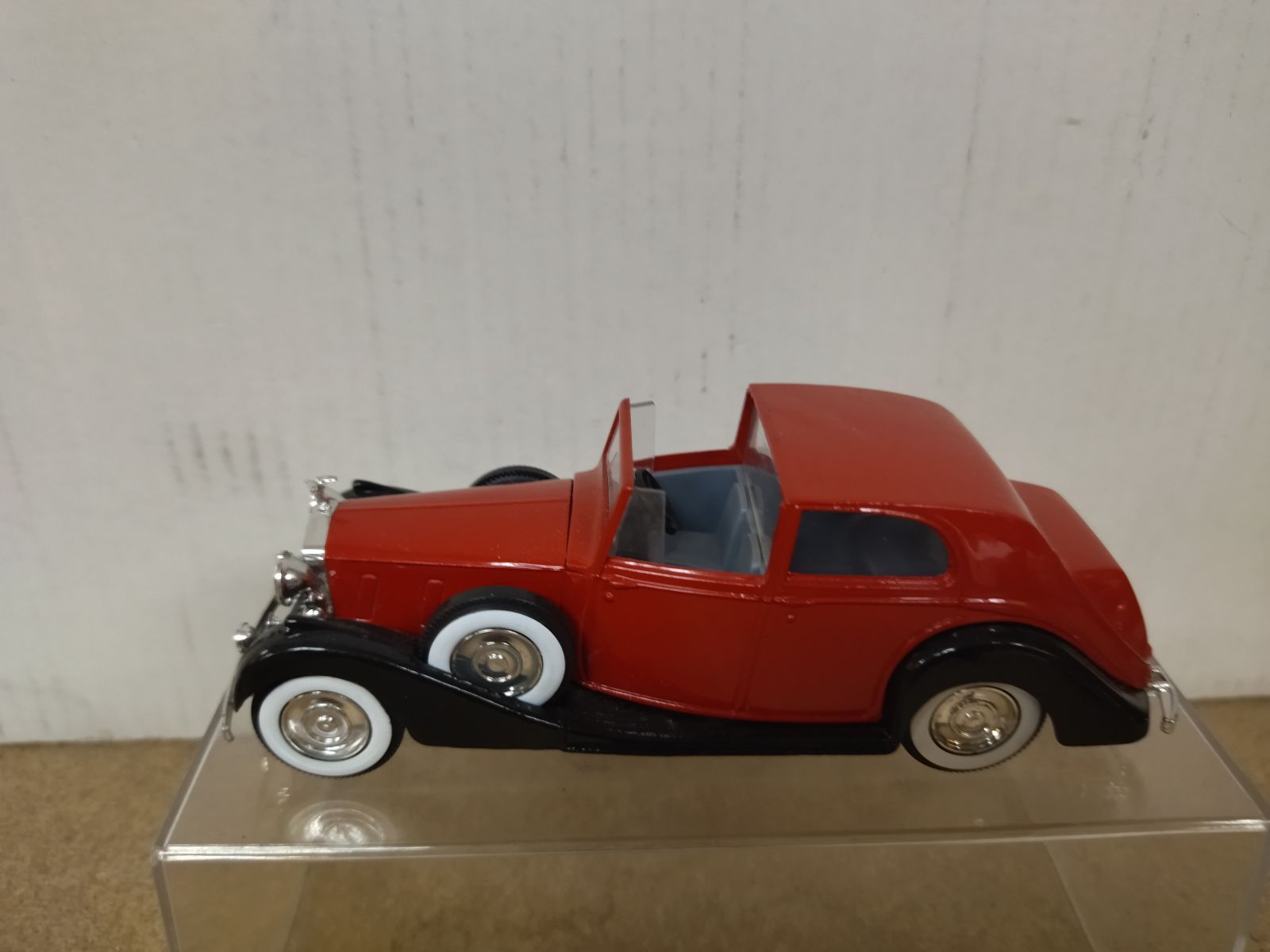 ROLLS ROYCE PHANTOM III 1939 COUPE RED 1:43 SOLIDO NO BOX - BCN