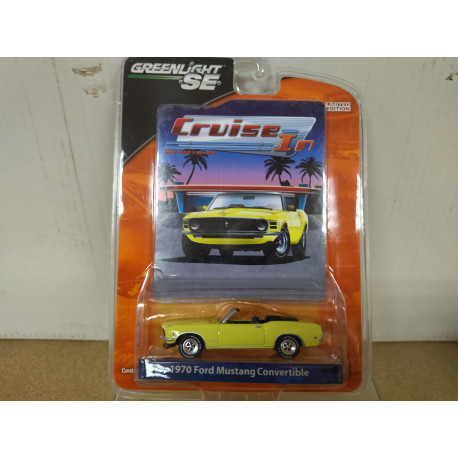 FORD MUSTANG 1970 CONVERTIBLE YELLOW CRUISE IN 1:64 GREENLIGHT