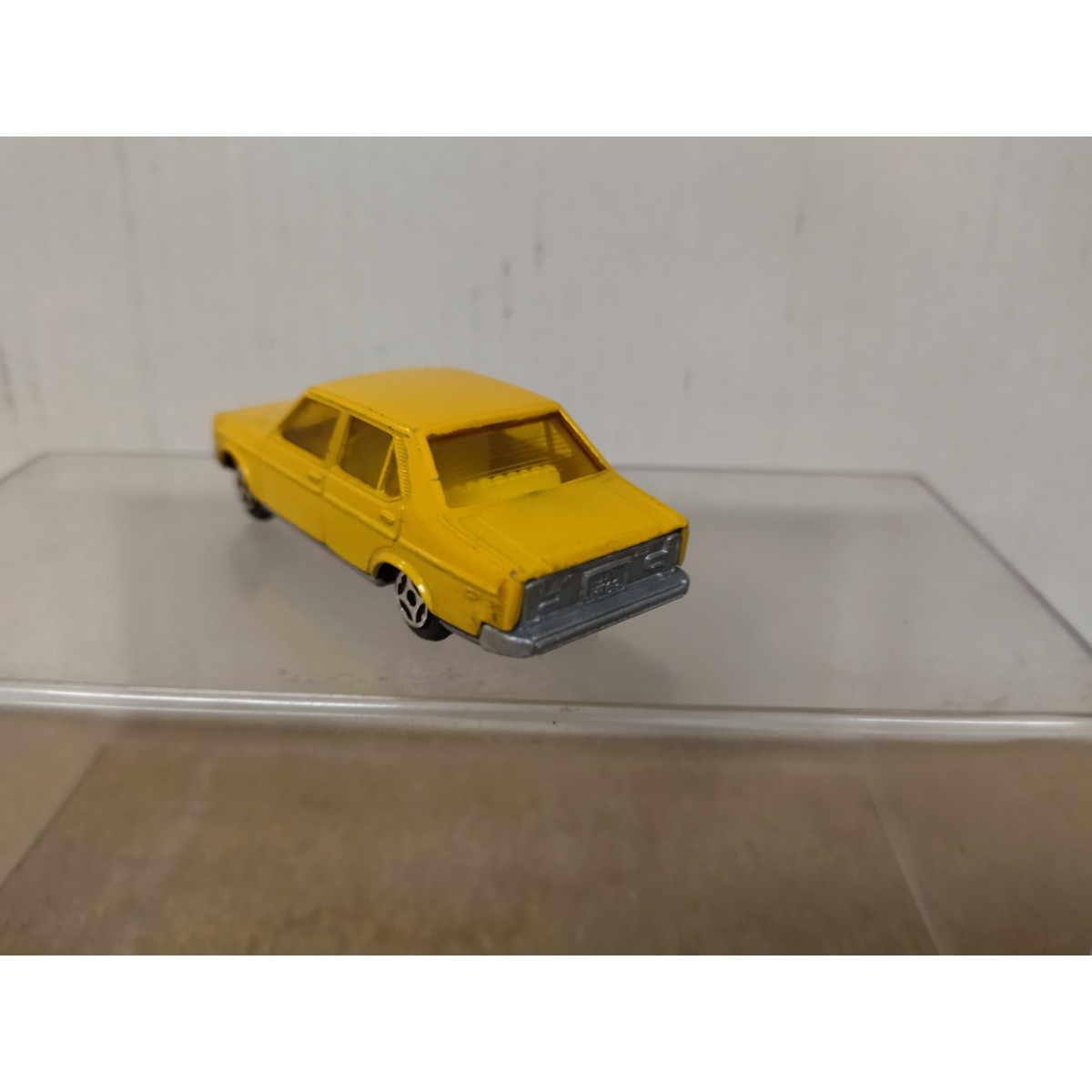 NOREV ancien FIAT 1500 n°45 et sa boite en très bon état