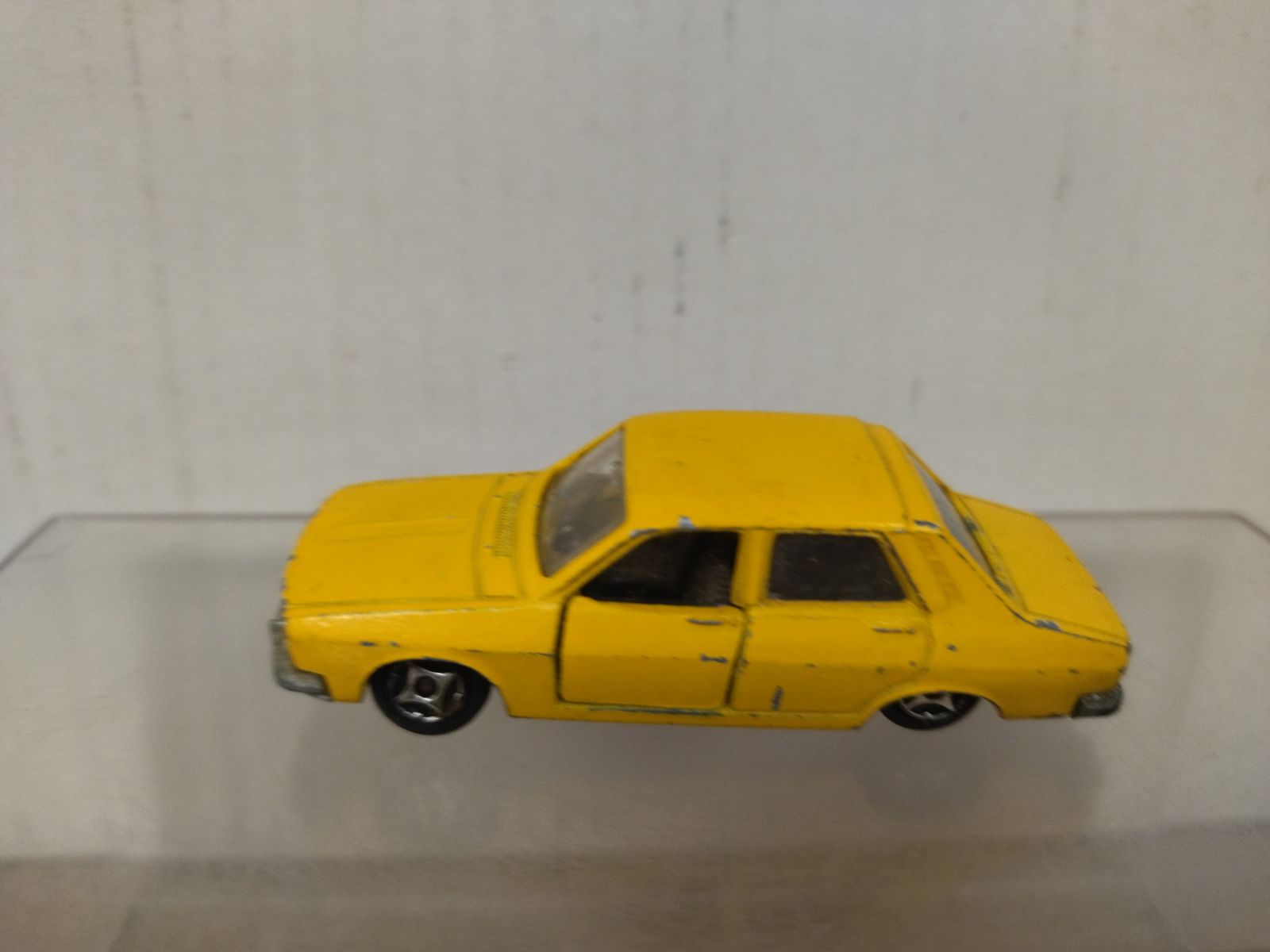 Lot NOREV Mini Jet 1/64 – 4 Voitures : Vache Qui Rit, Ritmo, Renault 9