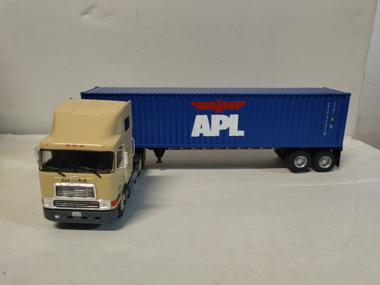 Modellino 1:43 International Eagle 9800 COE Del 1995 – Camion Americano Altaya/IXO (collezione)