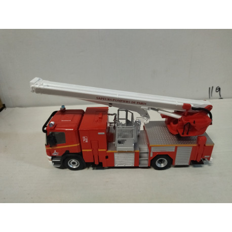 SCANIA P31 PARIS FIRE/POMPIERS/BOMBEROS 1:43 SALVAT IXO DEFECT/NO BOX