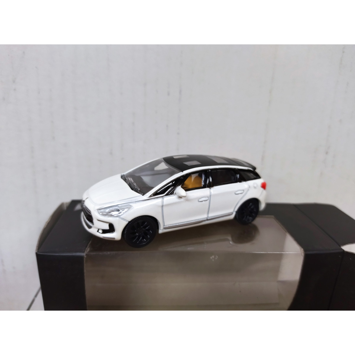 Citroën DS5 2015 bleue Norev 1/18 - Collection