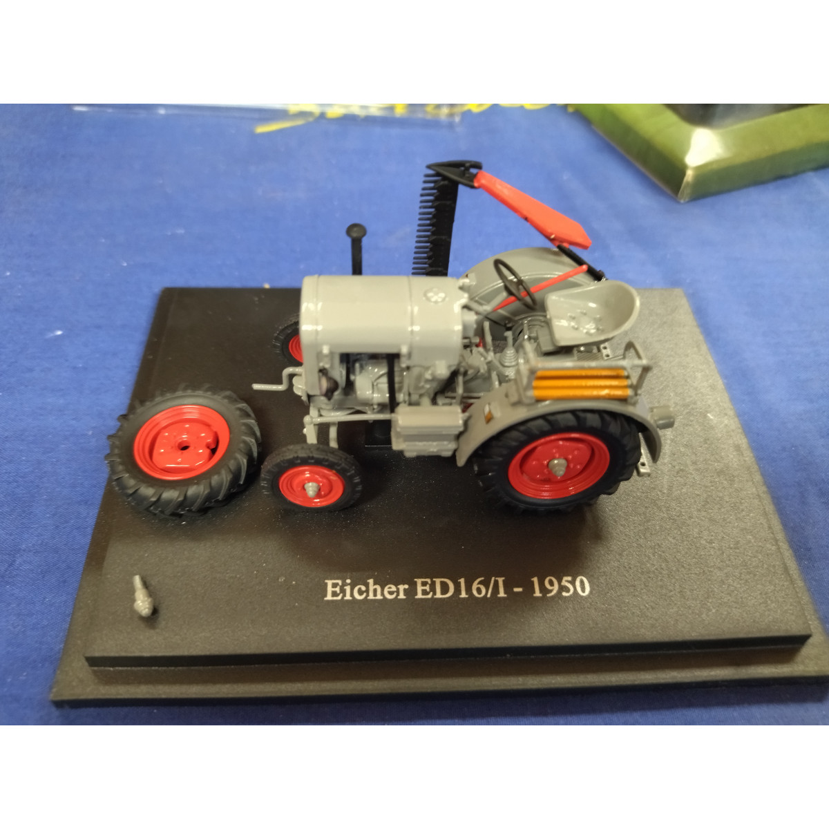 LOT TRACTEUR MONDE Agricole Hachette 1/43e Renault Fiat Cletrac EUR 10