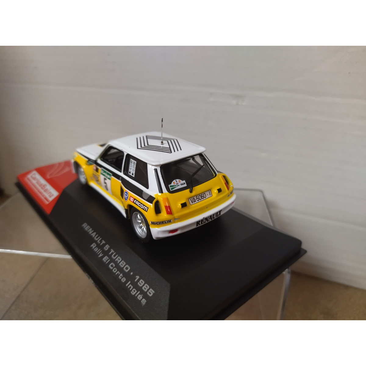 Maquette Renault 5 Turbo Rallye 1985 Carlos Sainz - Échelle 1/43, IXO, Avec Boîte Plexi - Neuf