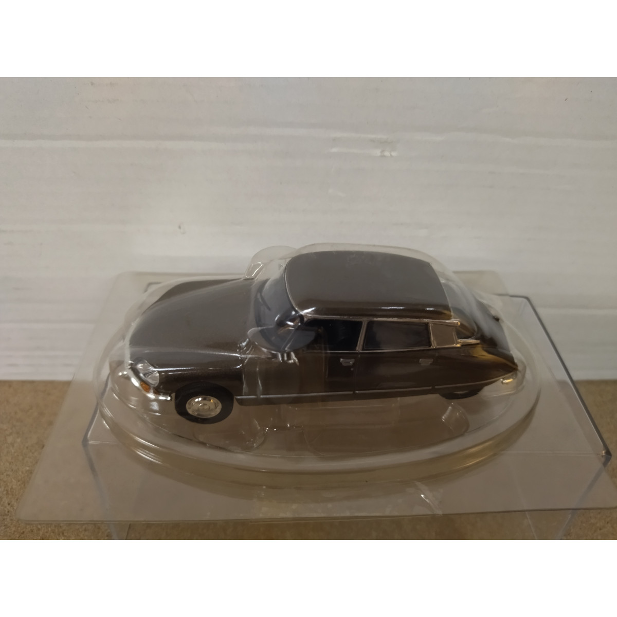 Norev Lecturama 1/43 : Citroen DS 23 Holländische Kennzeichen in Aachen