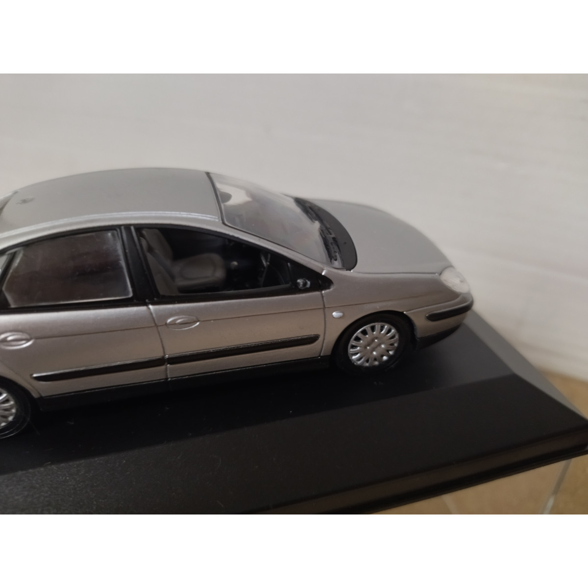 Modèle Réduit CITROËN C5 2001 Gris – Échelle 1:43 Universal Hobbies | Miniature De Collection Sous Blister – Occasion