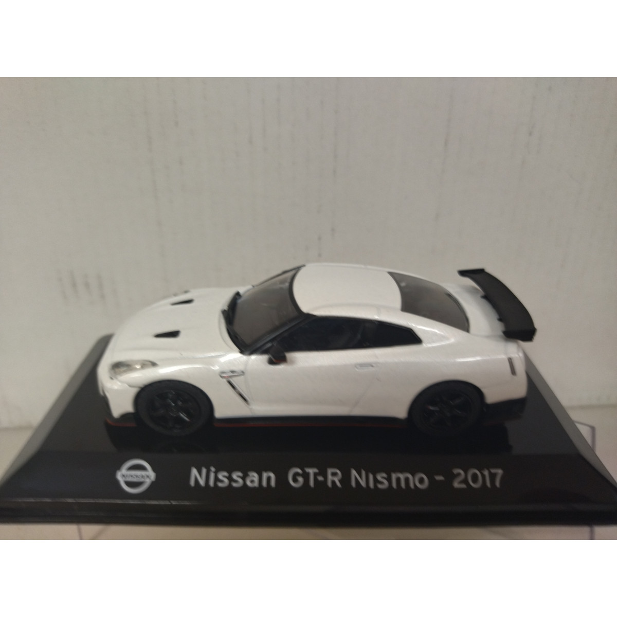 NISSAN GT-R 2017 NISMO WHITE SUPERCARS 1:43 SALVAT IXO - BCN STOCK