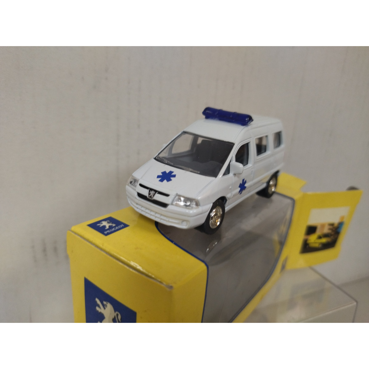Fourgon Peugeot Boxer Ambulance 2008 - NOREV 1/43 N°479006 - NEUF