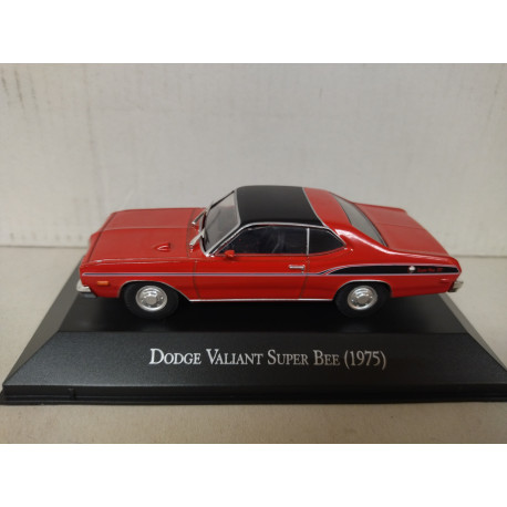 DODGE VALIANT 1975 SUPER BEE RED/BLACK MEMORABLES MEXICO 1:43 DeAGOSTINI IXO